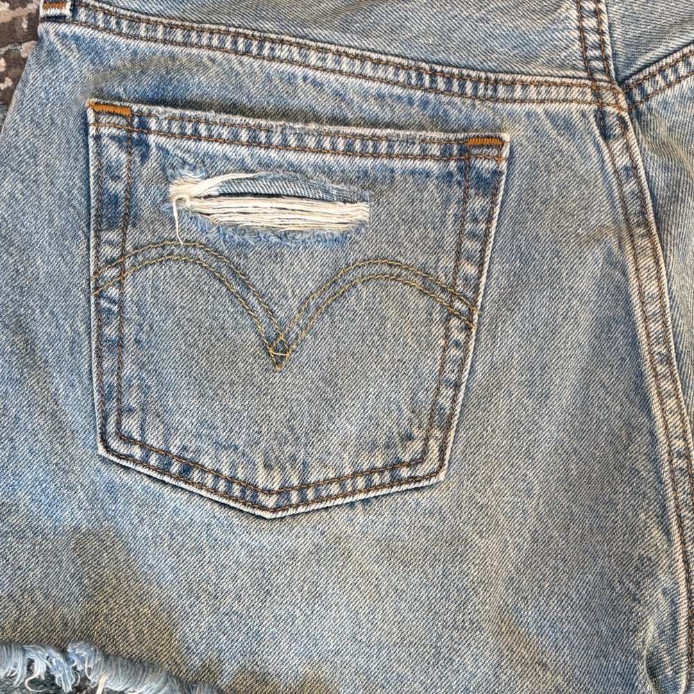 Levi’s 501 High Rise Distressed Cutoff Denim Light Wash Shorts Size 29 - Picture 9 of 14